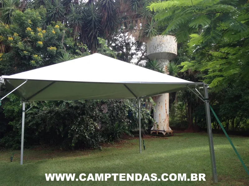Tenda piramidal com calha